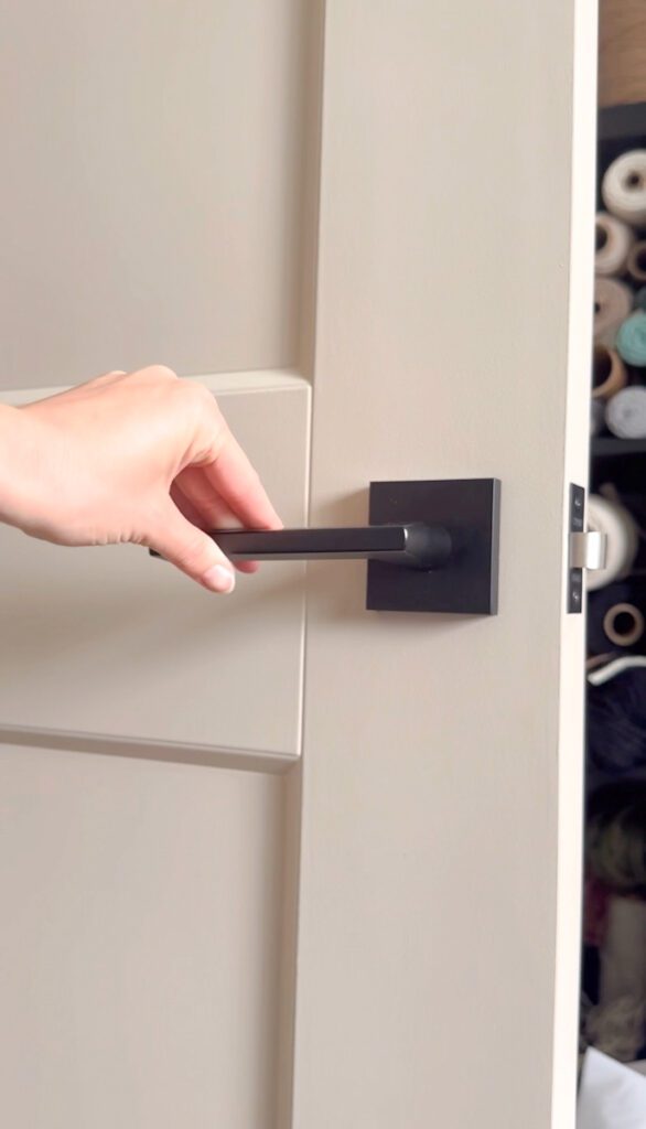 best greige paint colors, interio door and trim paint ideas