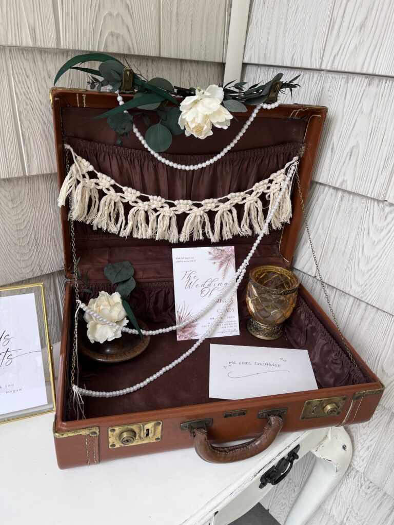 wedding cardbox idea with vintage suitcase