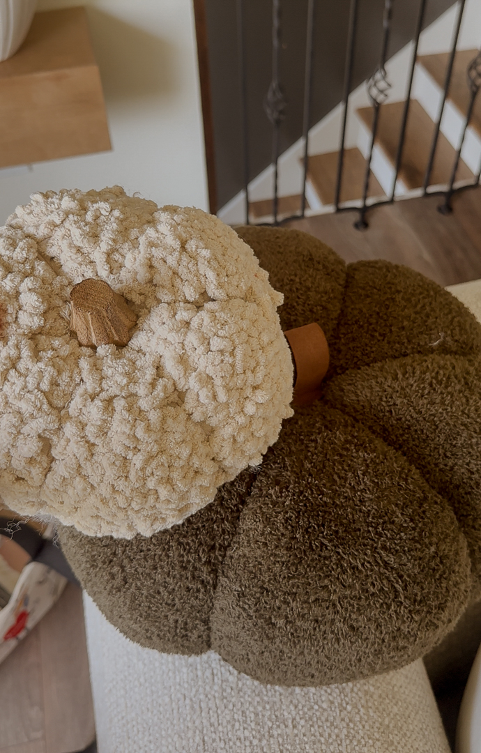 fall decorating ideas- neutral pumpkins