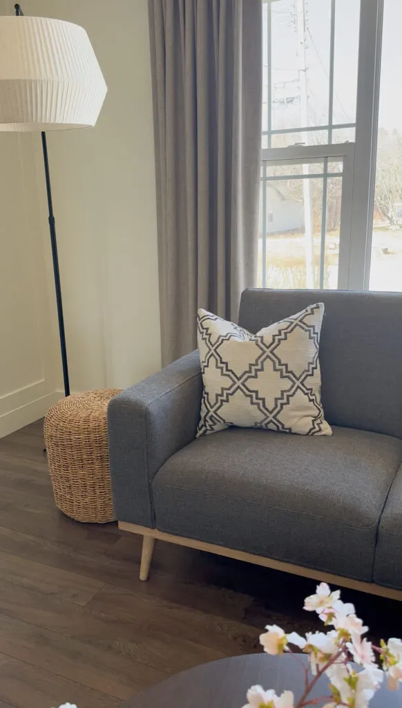 hanging curtians in modern living room